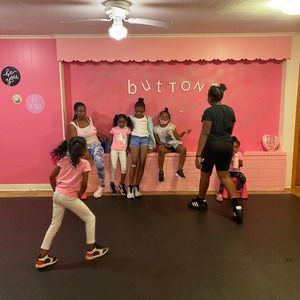 Meet your Posher, Buttonz